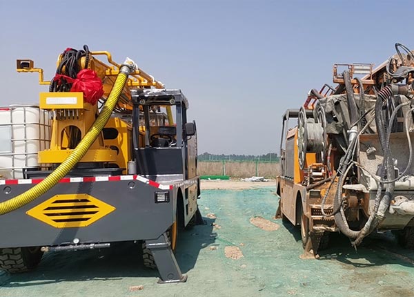 大型混凝土濕噴臺車施工現場